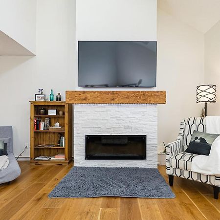 Stunning Townhouse - 3 Bdrm Blue Mountain Village Sauna! Montanhas Azuis Exterior foto